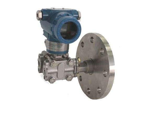 Direct mounted differential level pressure transmitter